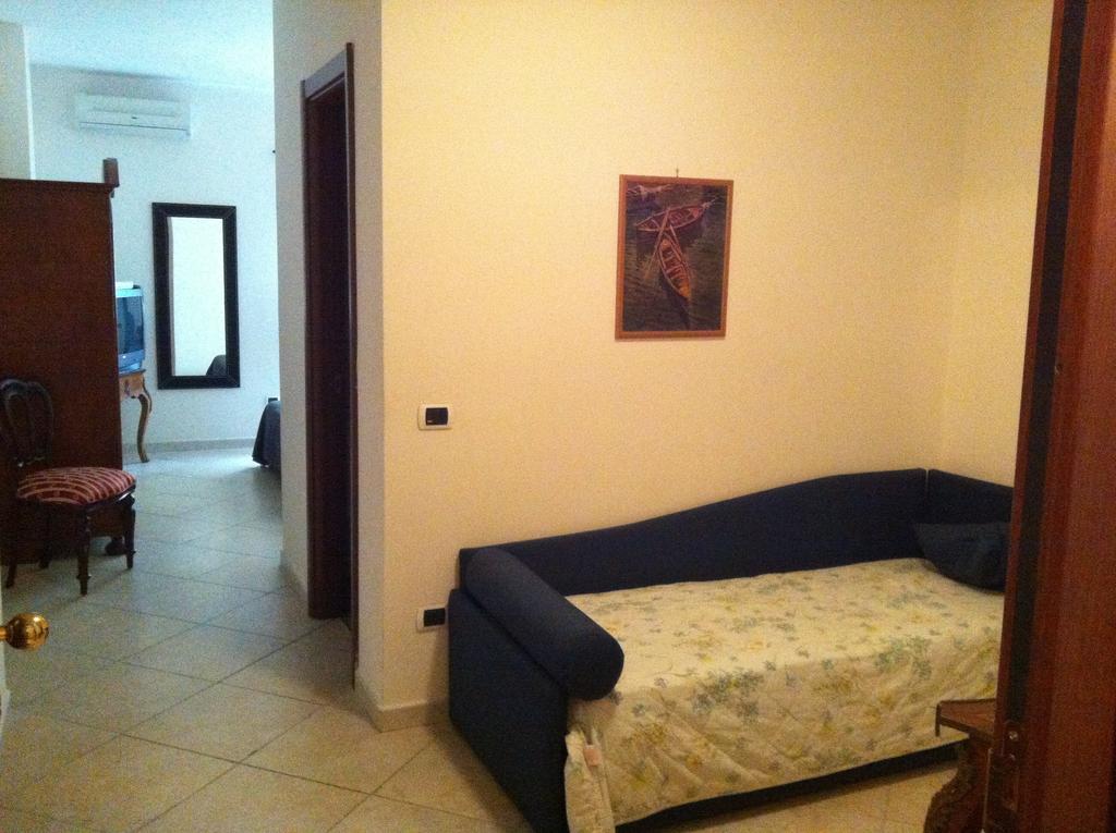 Albergo Delle Rose Pozzuoli Rum bild